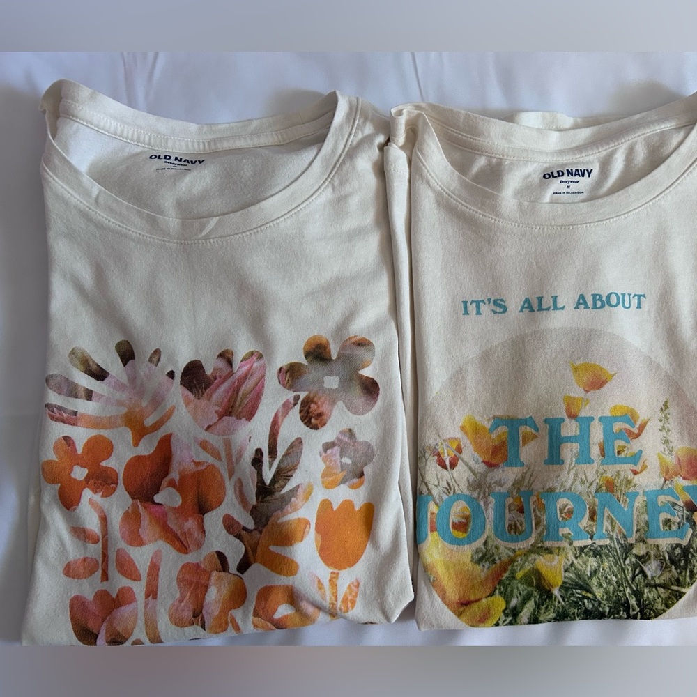 Lot of 2 Old Navy Graphic Tees Size Medium